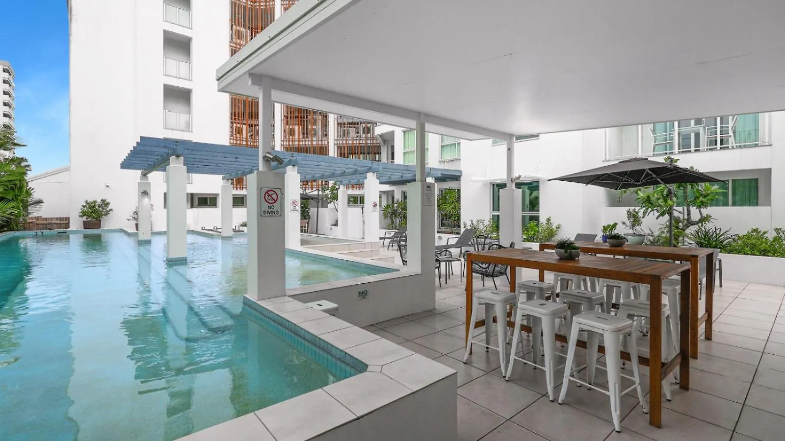 דירה קאירנס Bayside At 201 Lake Street
